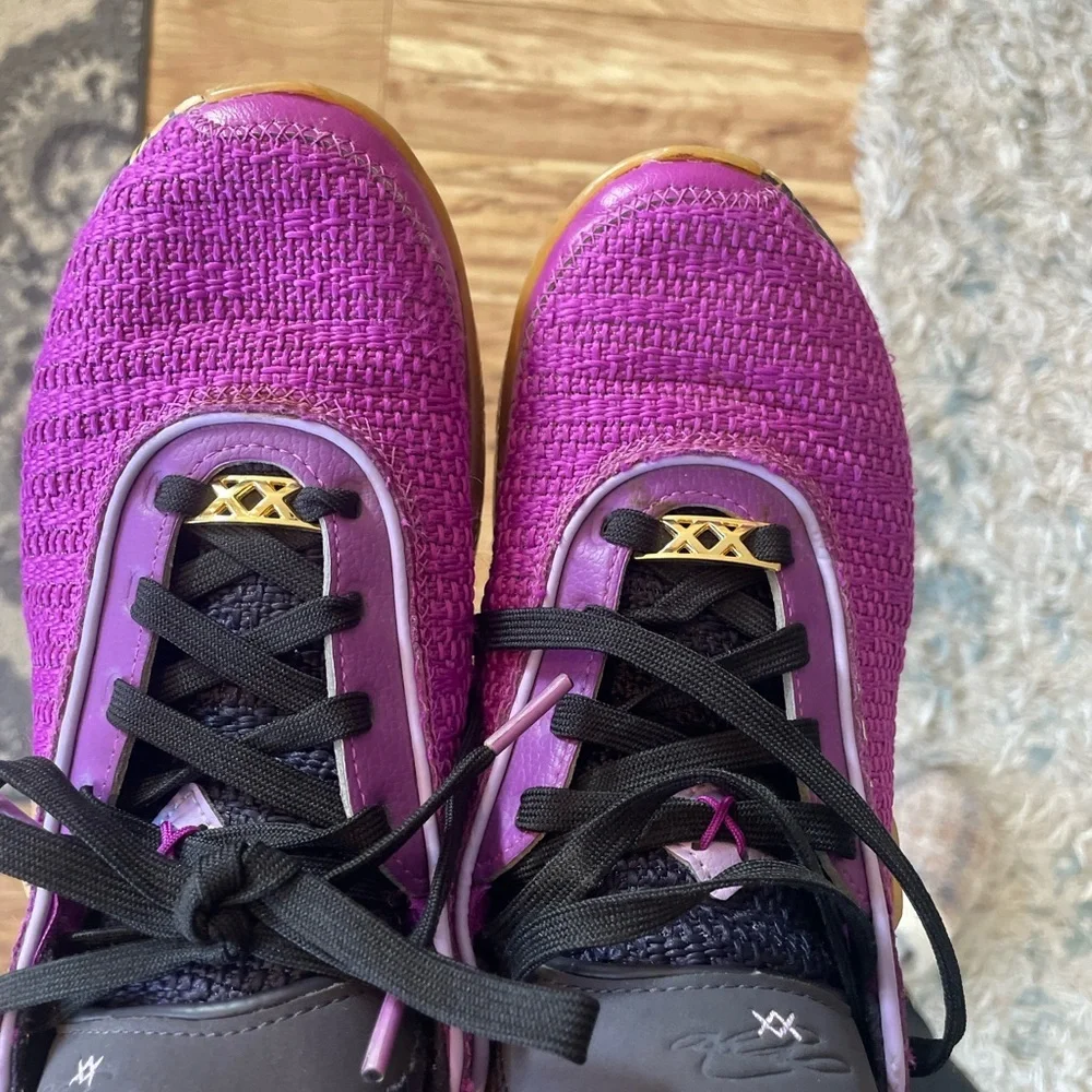 Nike LeBron pink diamond collection vivid purple youth size 5.5Y teen